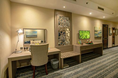 Superior King Room image 4