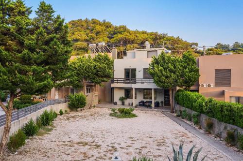  Lilies Villa in Ixia