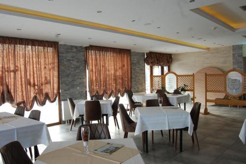 Restorāns, Bački dvor (Backi dvor) in Bač