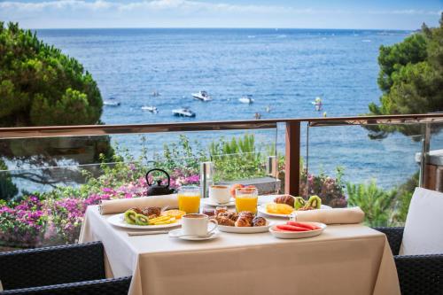 hotel cala del pi - adults only