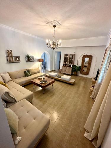 Aura House - Serene and breezy home under pines in อาร์กูดิ