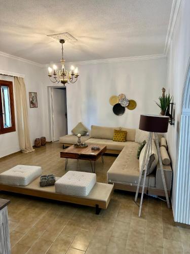 Aura House - Serene and breezy home under pines in อาร์กูดิ