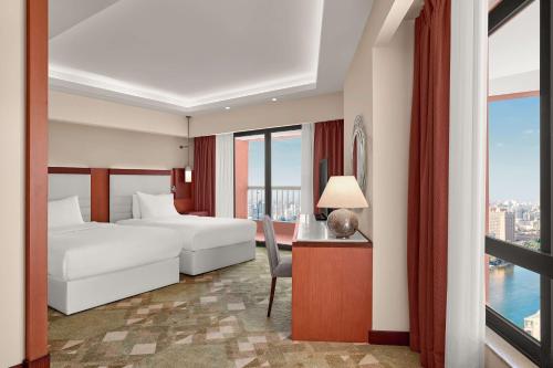 ラムセス ヒルトンTwin Corner Room with Nile View