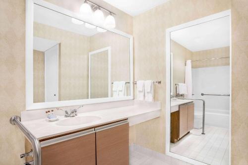 Hawthorn Suites Green Bay - image 6