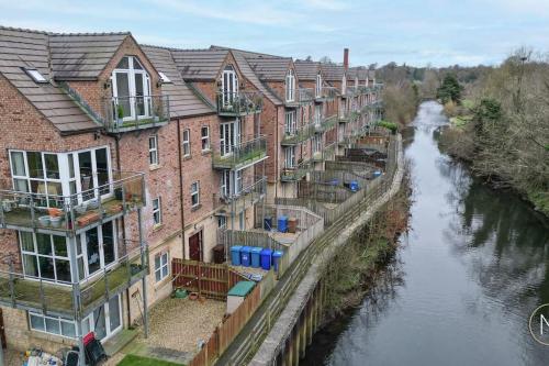 Modern Apartment by river - 20 mins to Belfast