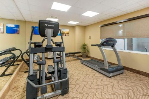 Comfort Inn North/Polaris - image 11