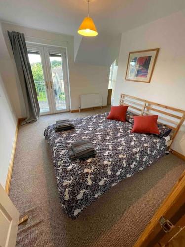 Modern Apartment by river - 20 mins to Belfast