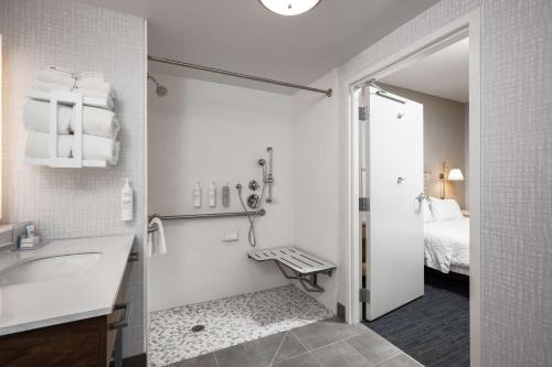 Hampton Inn & Suites - Cape Cod / West Yarmouth - image 14