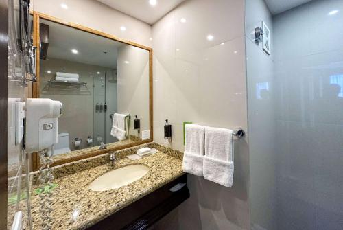 489442702 La Quinta by Wyndham Quito