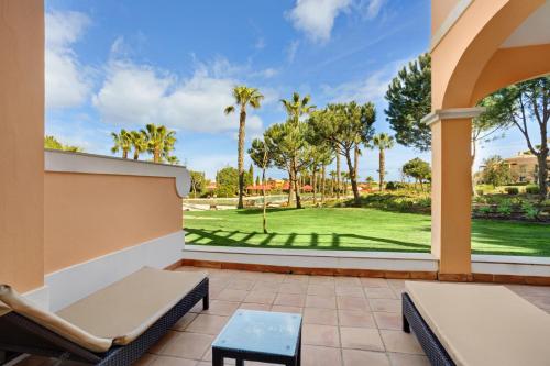 One-Bedroom Apartment with Pool View