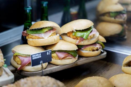 AS HOTELES FUENTE LA HIGUERA direccion Valencia in 莫亨特