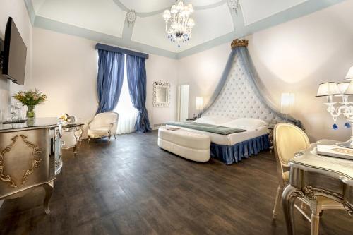 1 king bed, 1 sofa bed