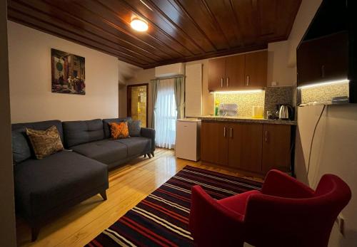 One-Bedroom Apartment image 3