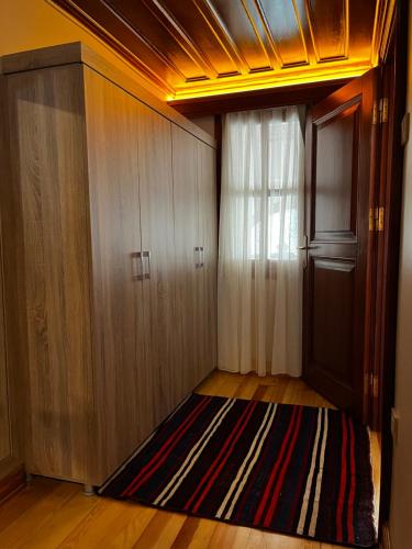 One-Bedroom Apartment image 4