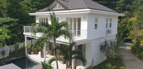 Las Brisas Villa - Chateau Elysium