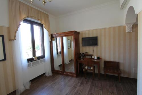 Area Sacra Relais – Rome