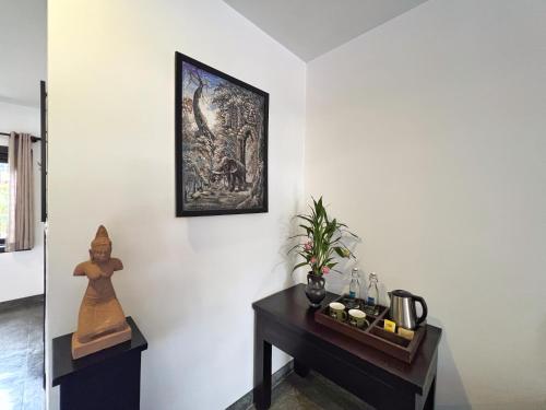 Deluxe Twin Pool View with Balcony