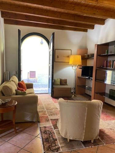  La Casa nel Borgo in Angera