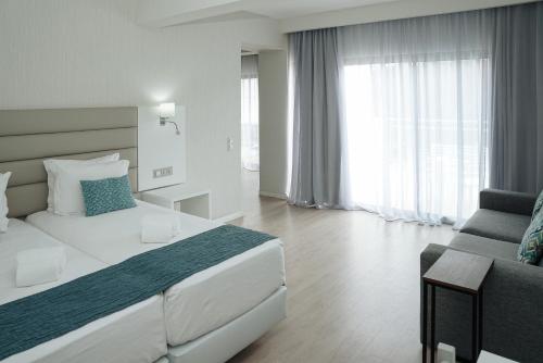 Carvi Beach Hotel - image 12