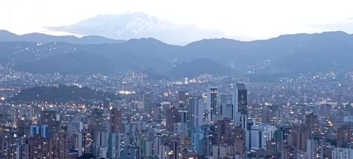 Comodo apartamento en Medellín con una vista maravillosa de la ciudad