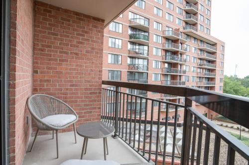 Modern & Charming Apt With Rooftop @pentagon City, Arlington (photo 9)