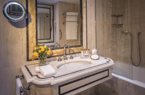 Rome Cavalieri, A Waldorf Astoria Hotel by Hilton Room Type - Premium Twin Room with City View