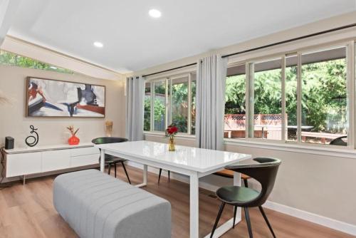 Stylish & Spacious Retreat in Downtown Bellevue, Bellevue (Foto 3)