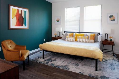 East Austin Ideal for Long Stays Office with Wi-Fi