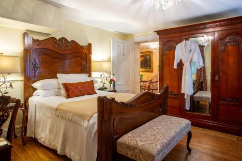 George Whitfield - Classic Queen Room image 5