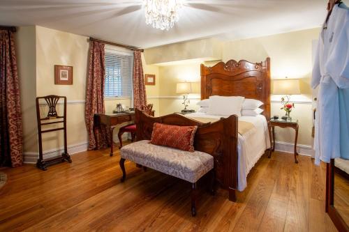 George Whitfield - Classic Queen Room room in Kehoe House Historic Inns of Savannah Collection