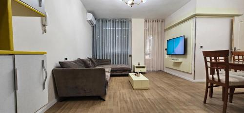 Discover Tirana from our 3-room apartment with free parking-Komuna e Parisit, Tirana (photo 10)