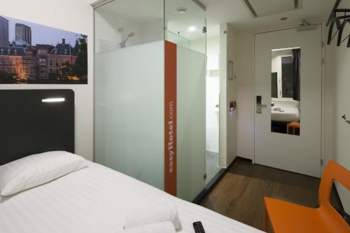 easyHotel The Hague City Centre - image 5