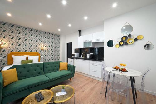 Modern Studio Apartment for 3