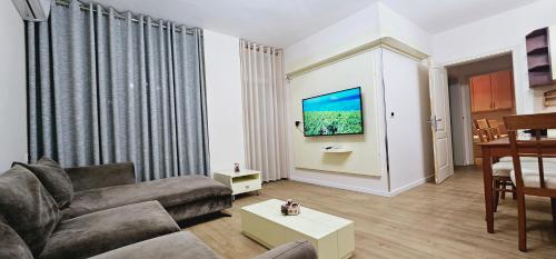 Discover Tirana from our 3-room apartment with free parking-Komuna e Parisit, Tirana (photo 3)