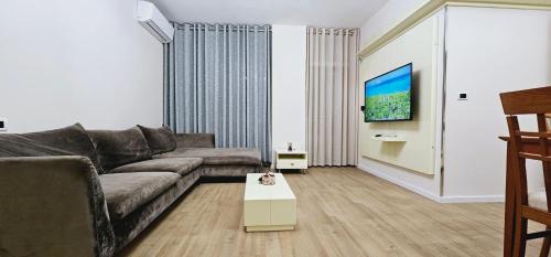 Discover Tirana from our 3-room apartment with free parking-Komuna e Parisit, Tirana (photo 5)