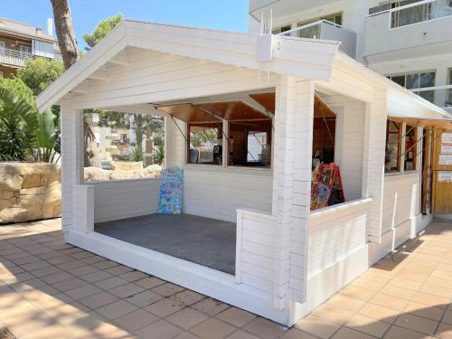 Rentalmar Blue Beach & Pool in Capellans