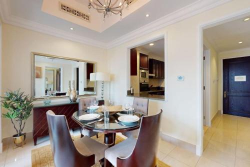 Vacationer Holiday Homes I One 1 Bed with Dubai Fountain View I Souq Al Bahar, Дубай (фото 10)
