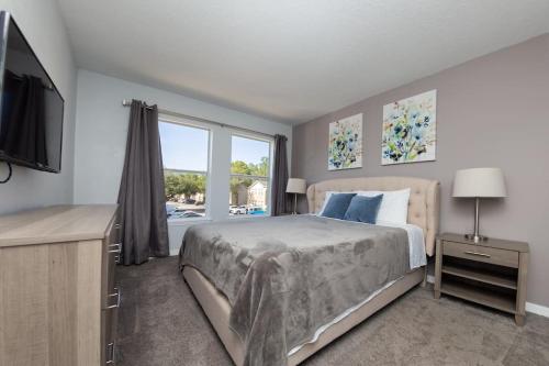 Stunning 3BD Condo 14 Mins to Disney World , Gated thumb 2