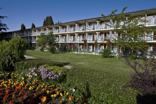 Continental Park Hotel – Sunny Beach, WY