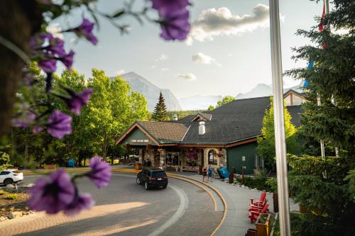 Lake Louise Inn