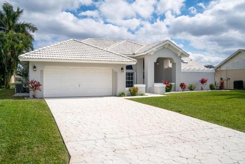 STUNNING Gulf Access Villa with Heated Pool - Villa Southern Paradise - Roelens Vacations - main image