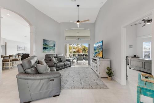 STUNNING Gulf Access Villa with Heated Pool - Villa Southern Paradise - Roelens Vacations - image 12