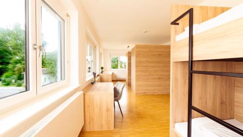 Henrys Sleeping am Augsburger Eiskanal in Augsburg