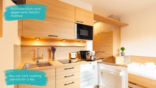 Instalaciones, Henrys Sleeping am Augsburger Eiskanal in Augsburg