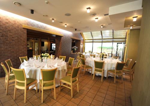 餐廳, Hotel Senas Namas in 阿利圖斯