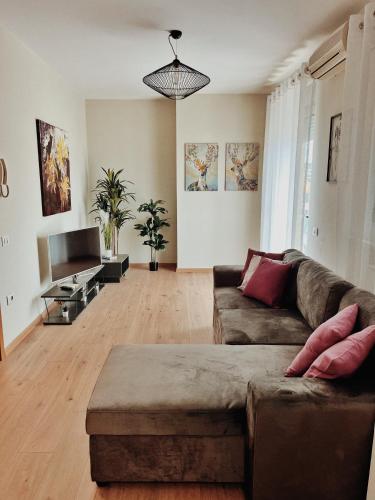 Cozy Rooftop Apartment - Your home, away from home!, Tirana