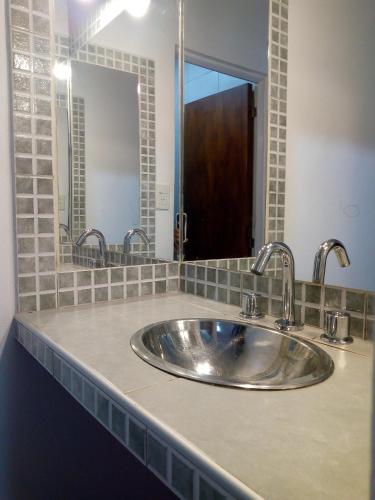 화장실, Residencial Santiago Habitaciones Hotel bed & break fast in 포사다스