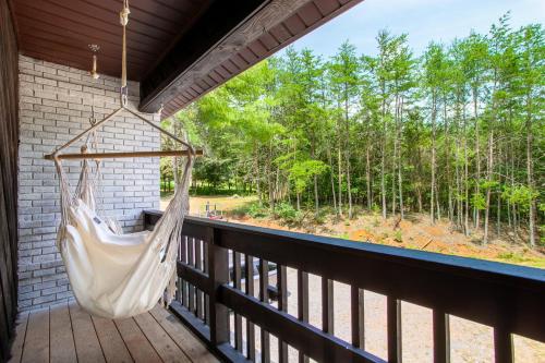 Dogwood Vista - Hot Tub, Firepit, & Volleyball! in Kodak, USA