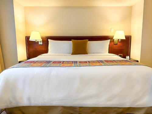 489565601 La Quinta by Wyndham Quito