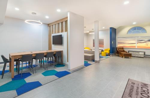 Lobby, Microtel Inn & Suites by Wyndham Columbus North in Columbus (GA)